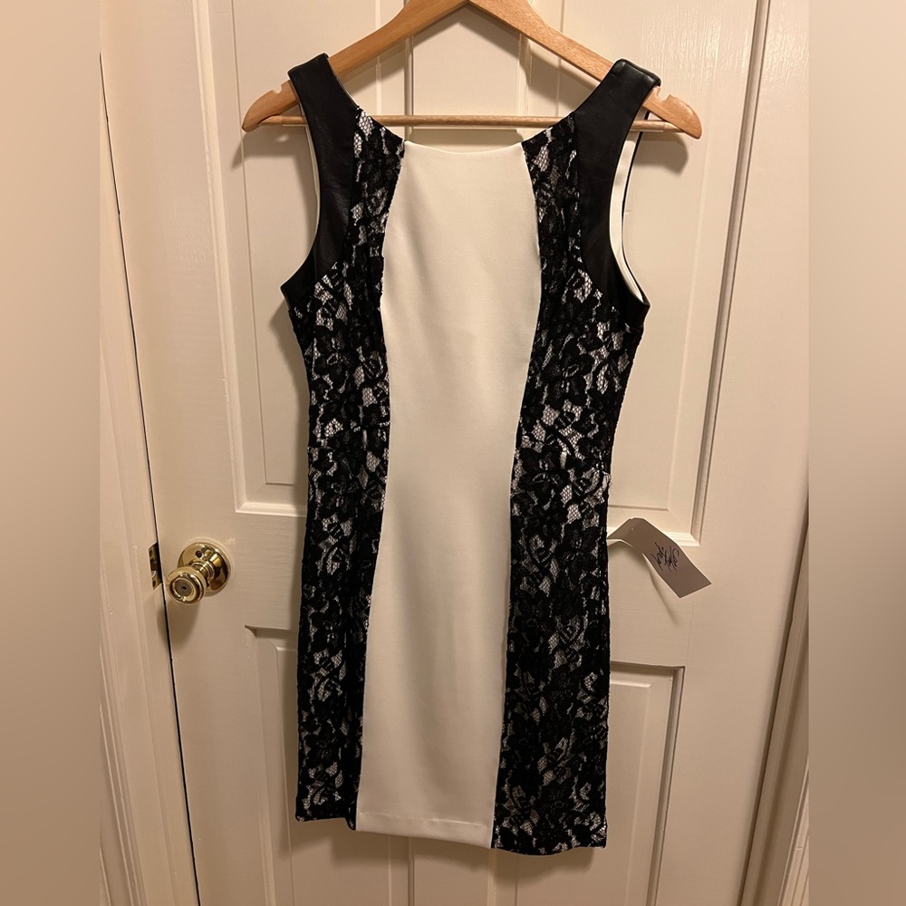 GUESS fitted cream and black lace dress, size 6, new with tags.